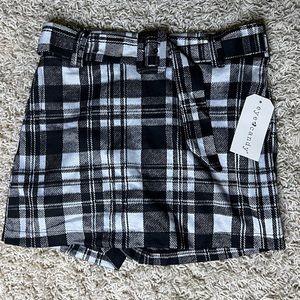 Eye Candy Plaid Skort black & white
